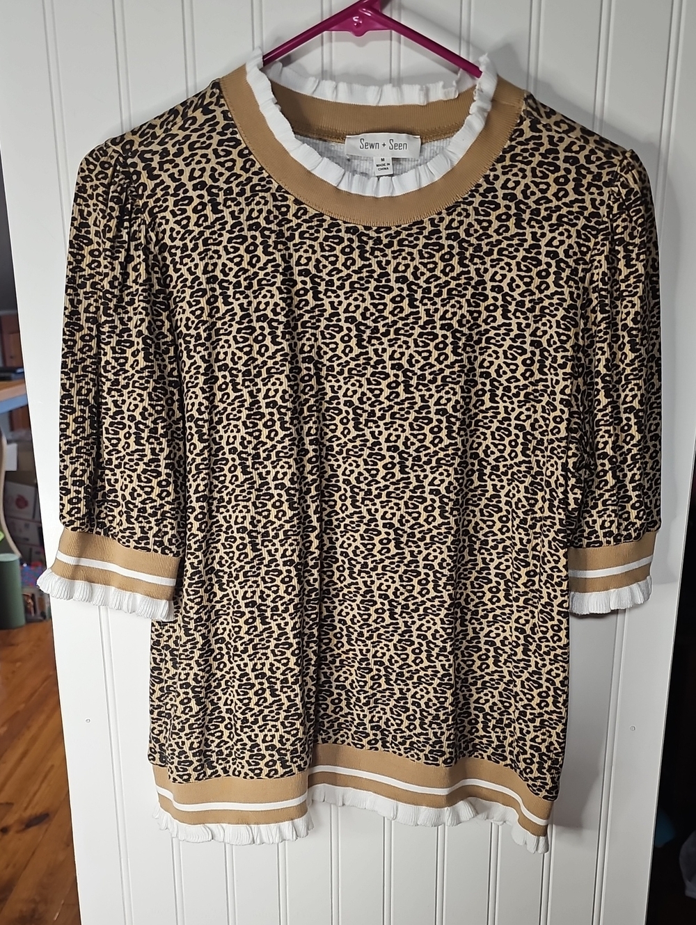 BOUTIQUE Leopard Short Sleeve Tee in Tan/Black